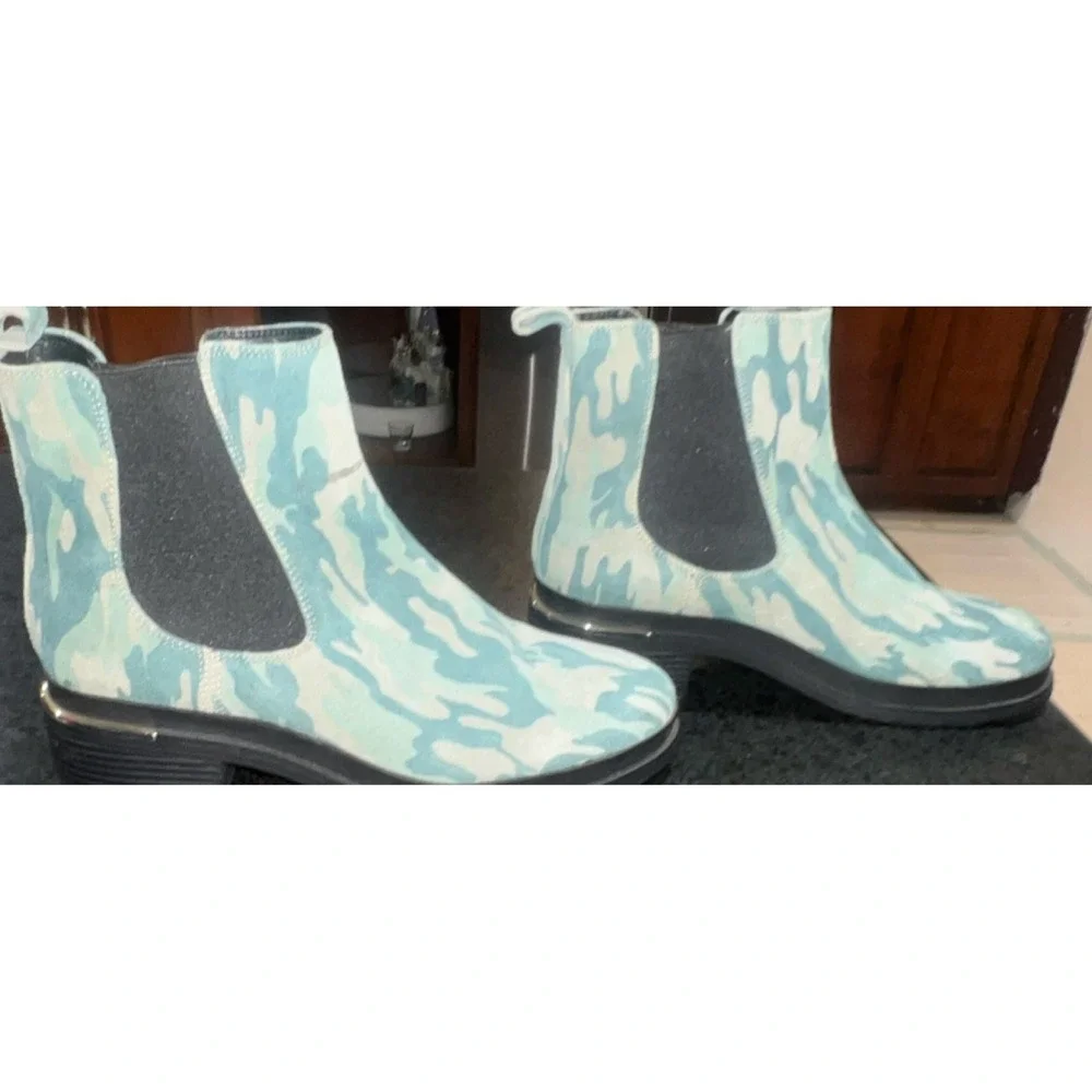 15N17/ Kenneth Cole Men's Chelsea Boots Blue White Camouflage Textile Sz 10